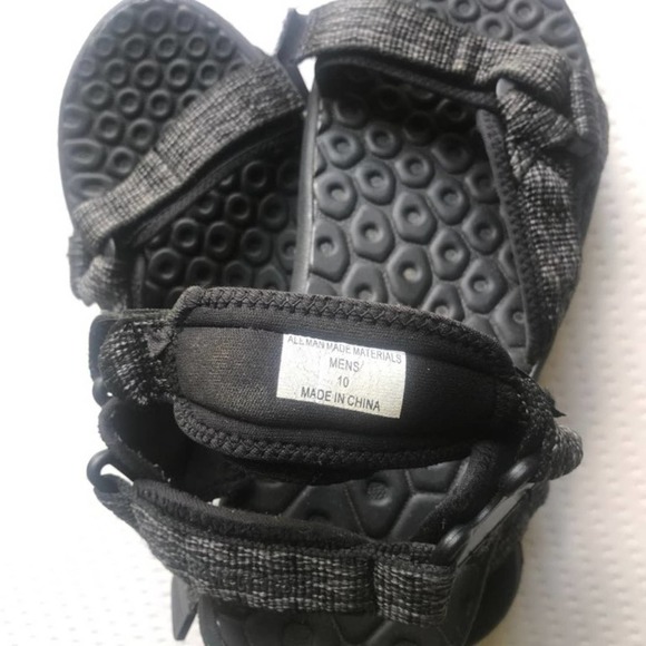 Men\'s Size 10 Black Sandals main image 4